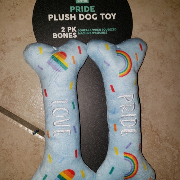 Fuzz Yard Other - Fuzz Yard Pride Bone 2pk